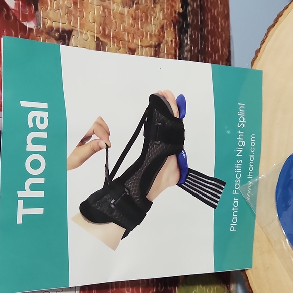 Plantar Fasciitis Night Splint  Adjustable With Hot Cold Pad - Picture 2 of 4